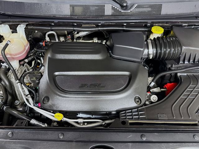 Used 2020 Chrysler Pacifica Limited image 33