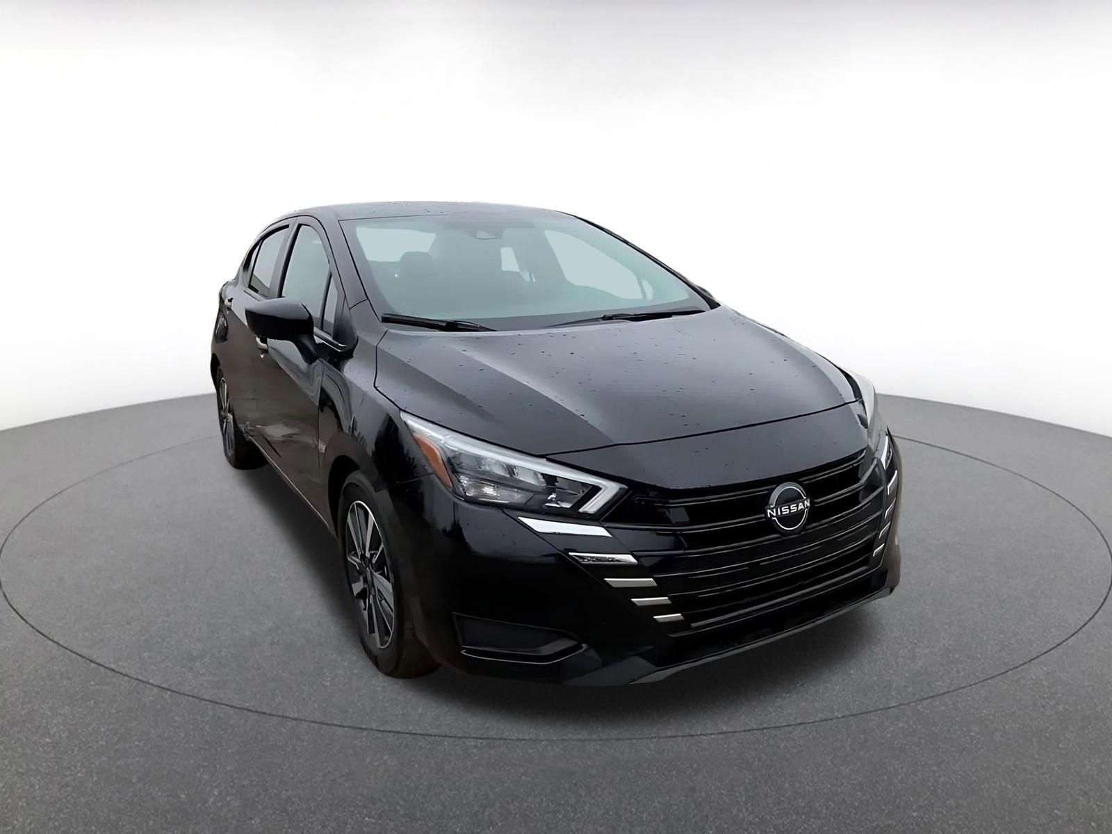 Used 2025 Nissan Versa SV image 3