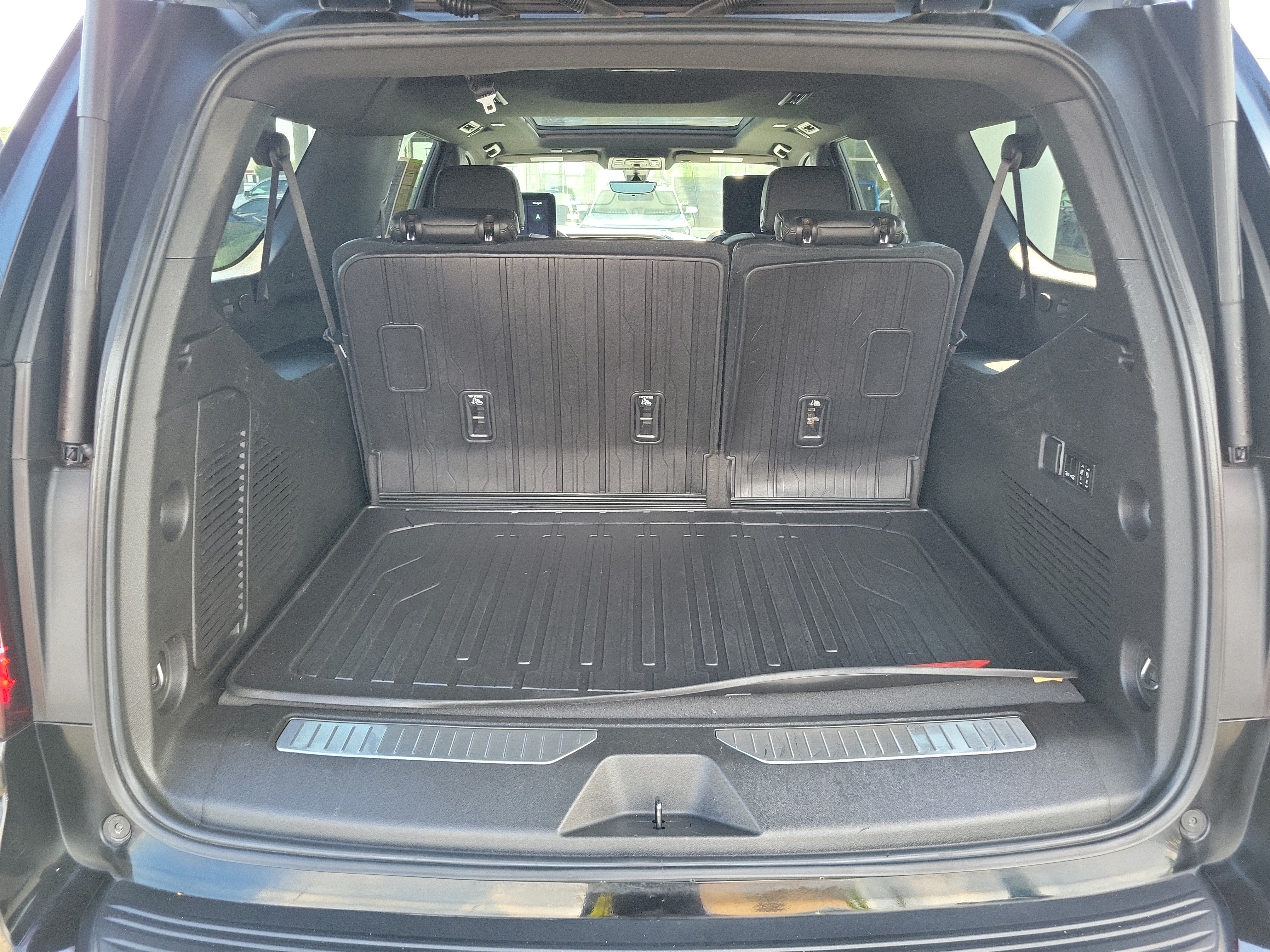 Used 2021 GMC Yukon XL Denali w/ Denali Ultimate Package AWD/4WD image 7
