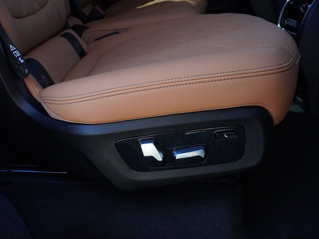 Used 2024 BMW X7 xDrive40i w/ Premium Package image 37