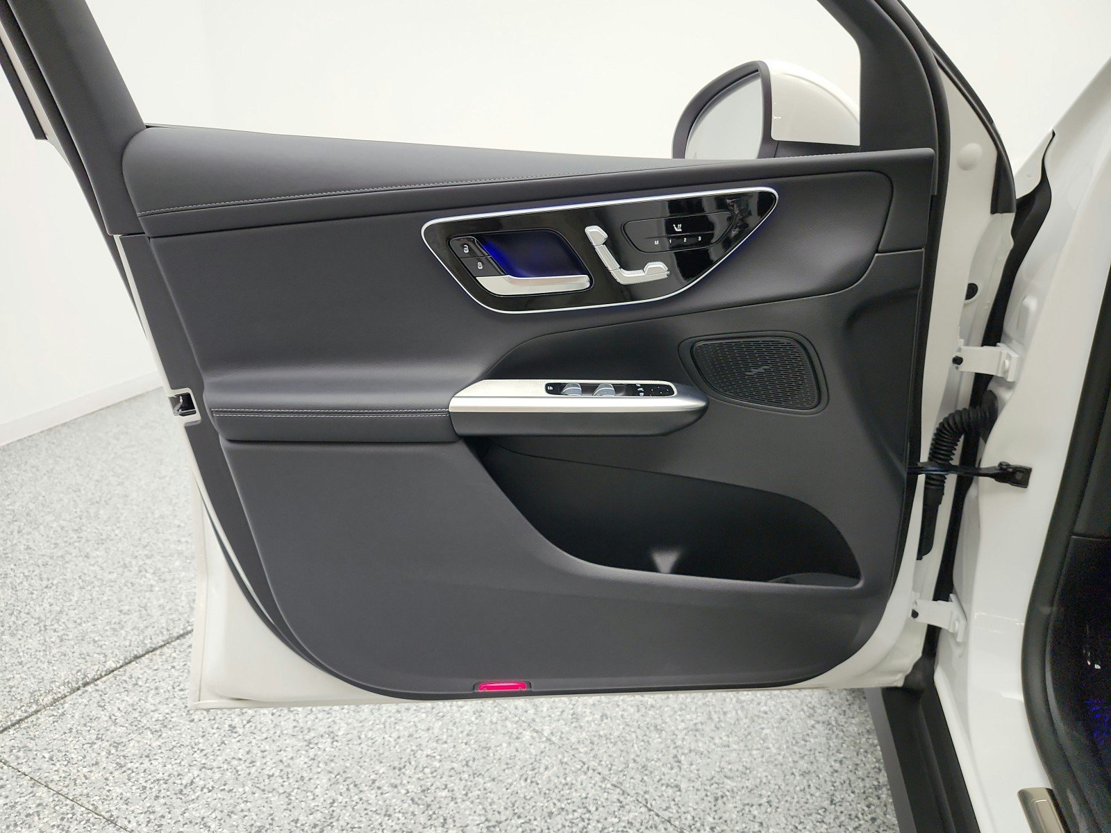 Used 2024 Mercedes-Benz GLC 300 image 12