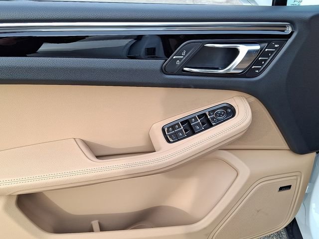 Certified 2026 Porsche Macan AWD/4WD image 15