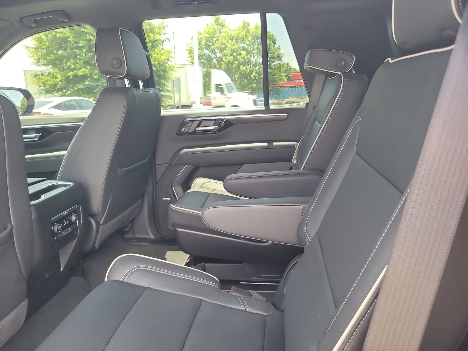 Used 2026 Chevrolet Tahoe Premier w/ Sun And Tow Package AWD/4WD image 25