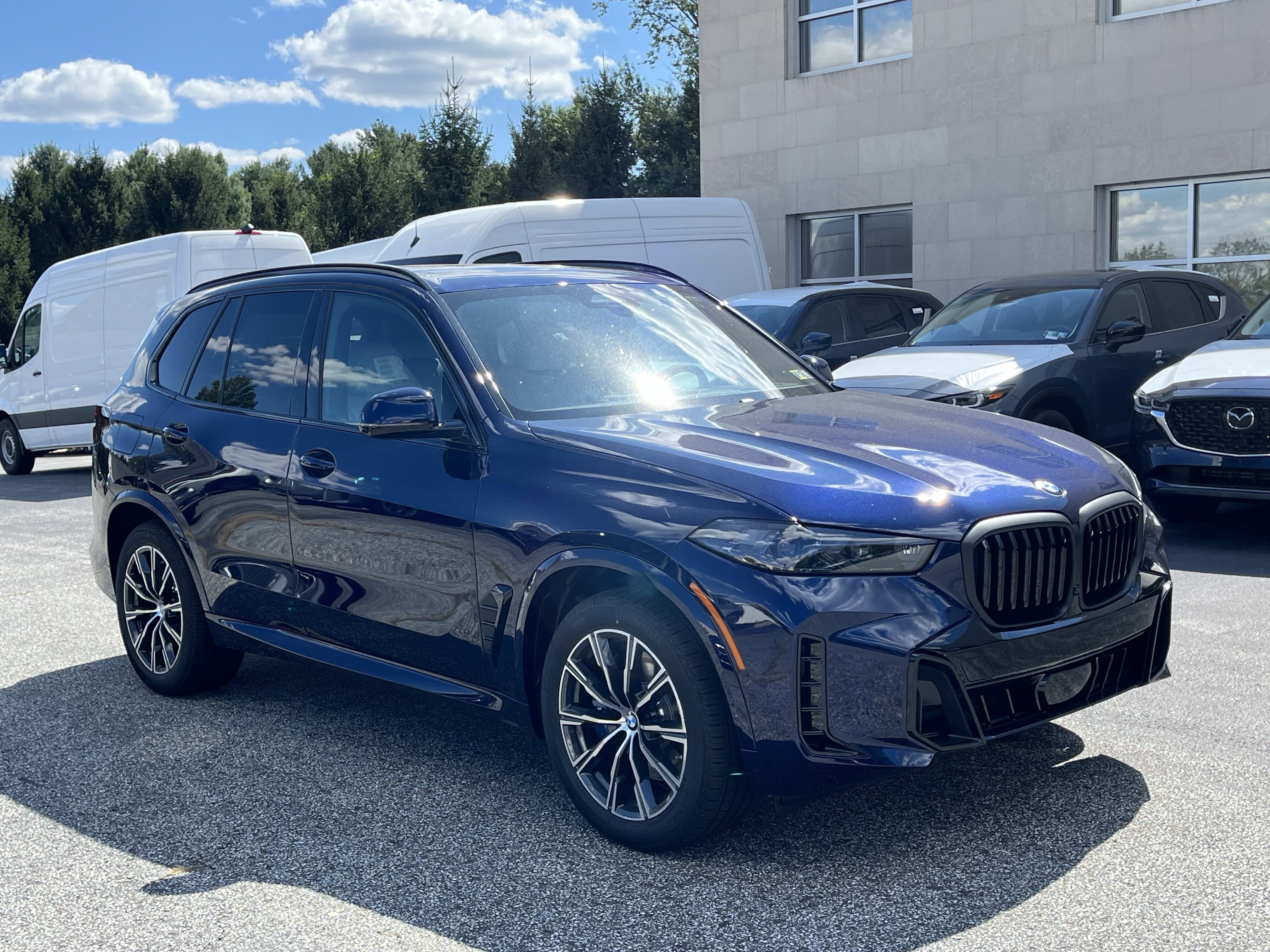 New 2026 BMW X5 xDrive40i w/ M Sport Package image 3