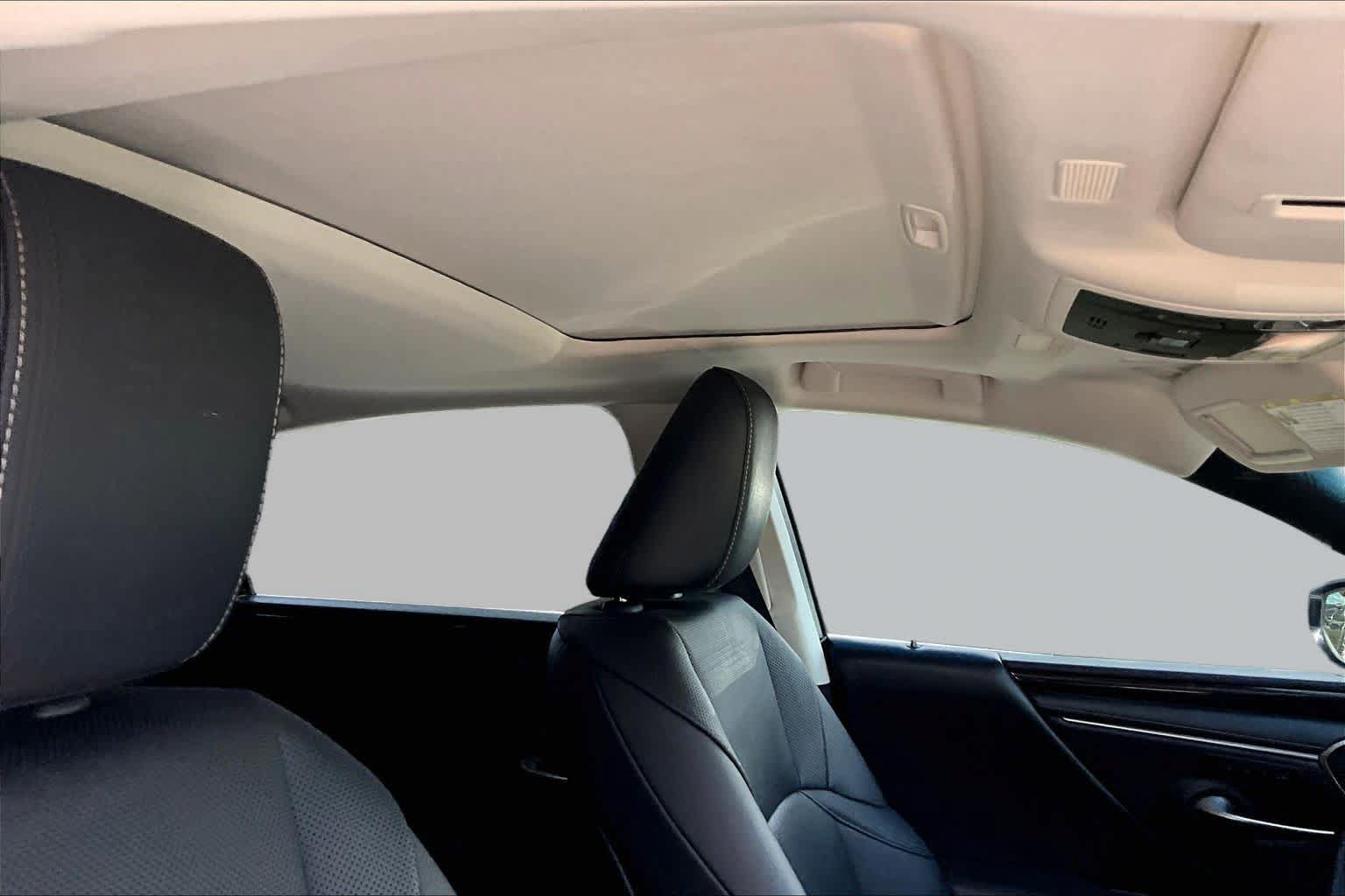 Used 2020 Lexus ES 300h w/ Premium Package FWD image 14