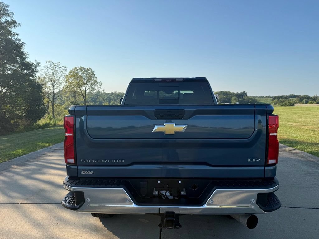 Used 2025 Chevrolet Silverado 2500 LTZ w/ LTZ Convenience Package AWD/4WD image 4