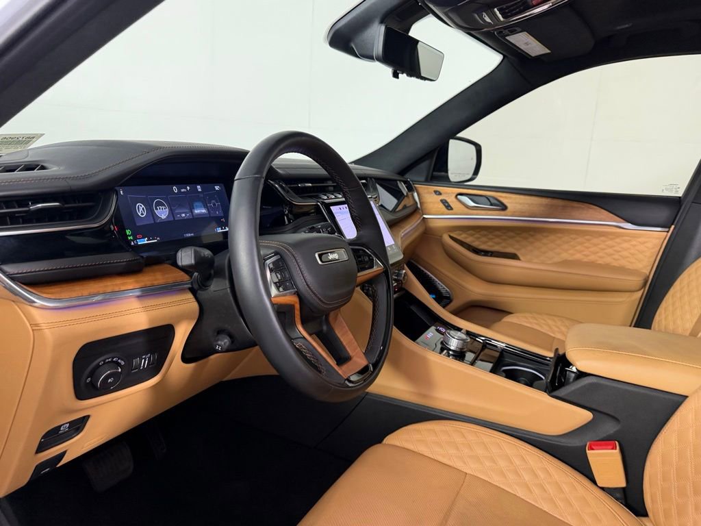 Used 2025 Jeep Grand Cherokee L Summit AWD/4WD image 23