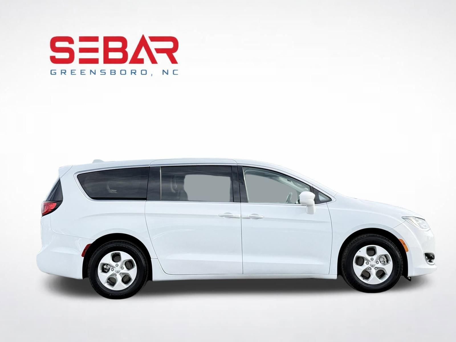 Used 2018 Chrysler Pacifica Touring Plus image 10