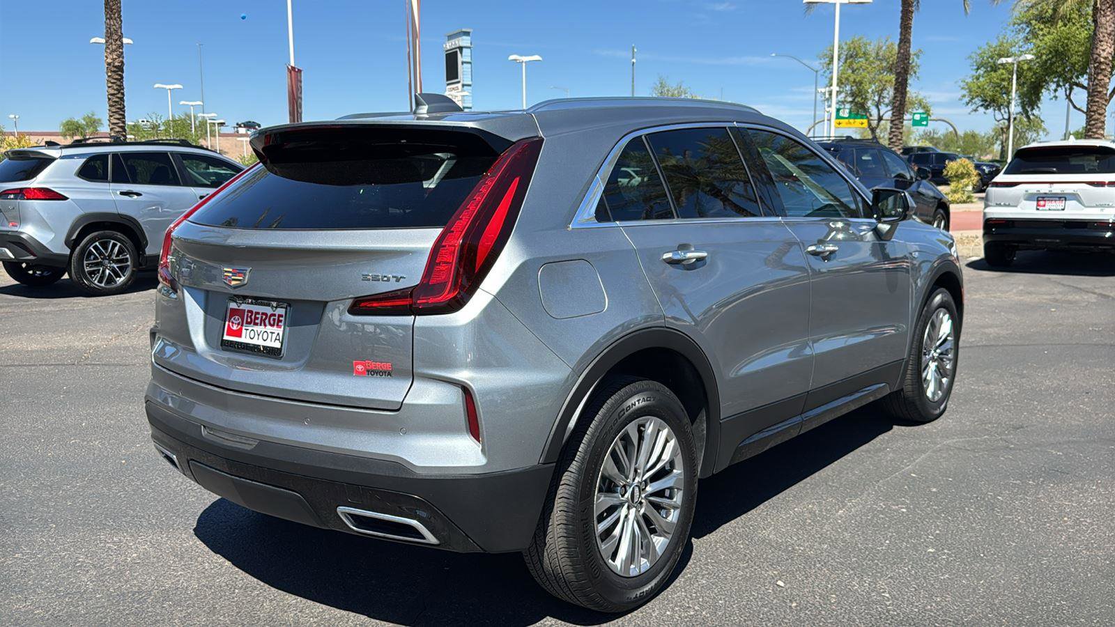 Used 2024 Cadillac XT4 Premium Luxury image 7