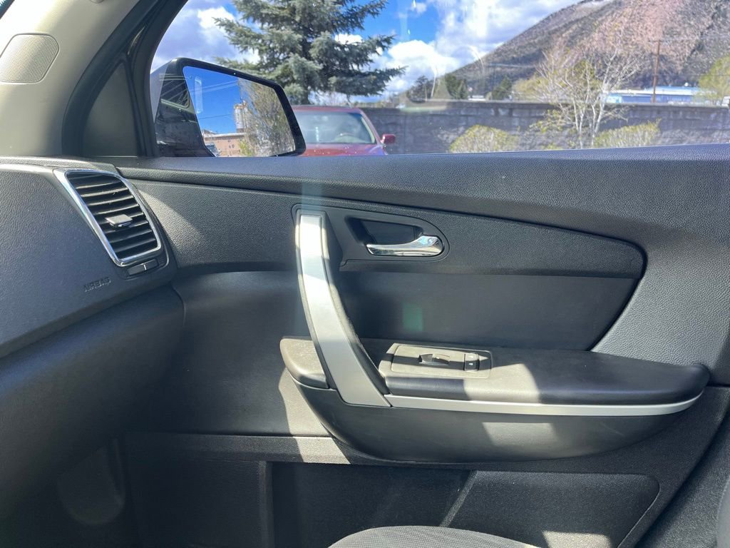 Used 2012 GMC Acadia SLE image 16