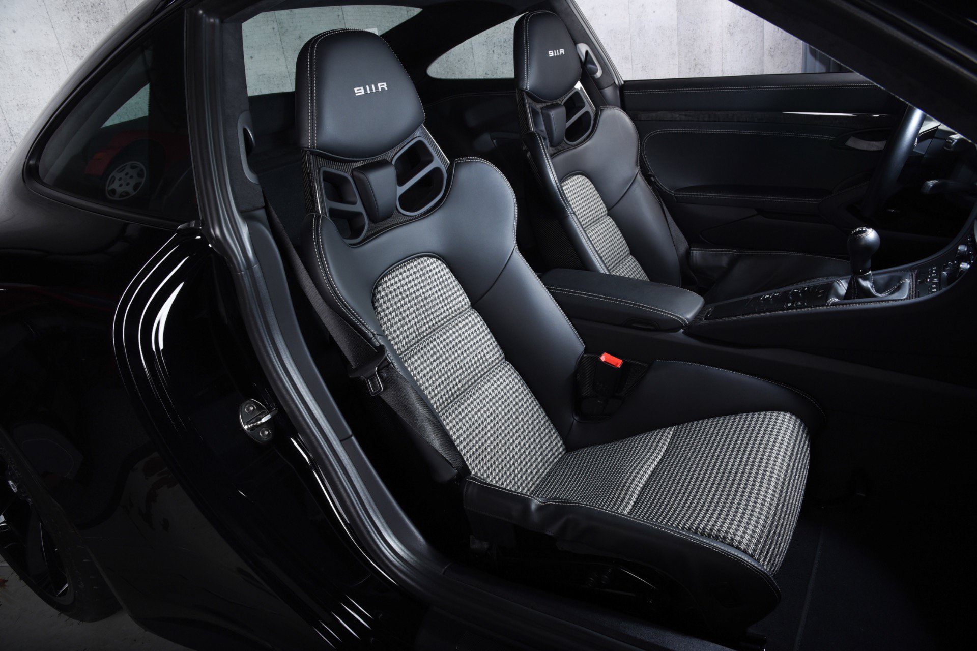 Used 2016 Porsche 911 R RWD image 17