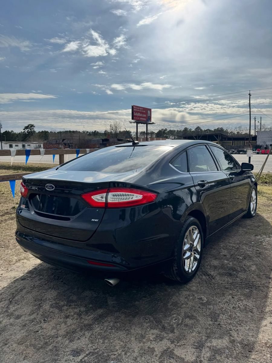 Used 2015 Ford Fusion SE FWD image 9