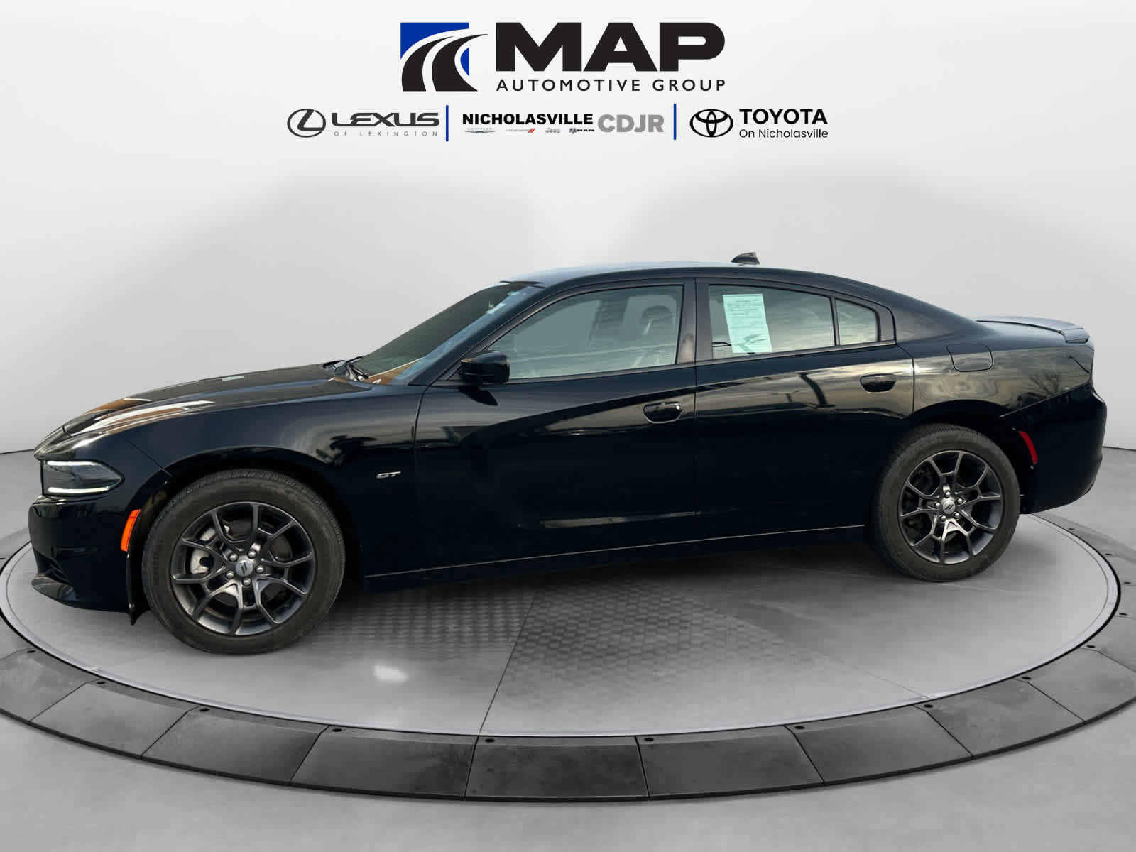 Used 2018 Dodge Charger GT image 2