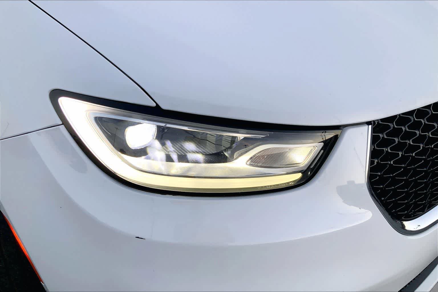 Used 2022 Chrysler Pacifica Limited FWD image 26