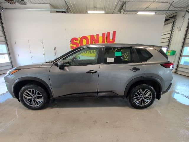 Used 2022 Nissan Rogue S AWD/4WD image 2