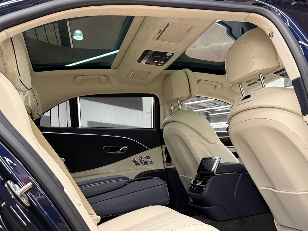 Used 2022 Bentley Flying Spur Plug-In Hybrid image 23
