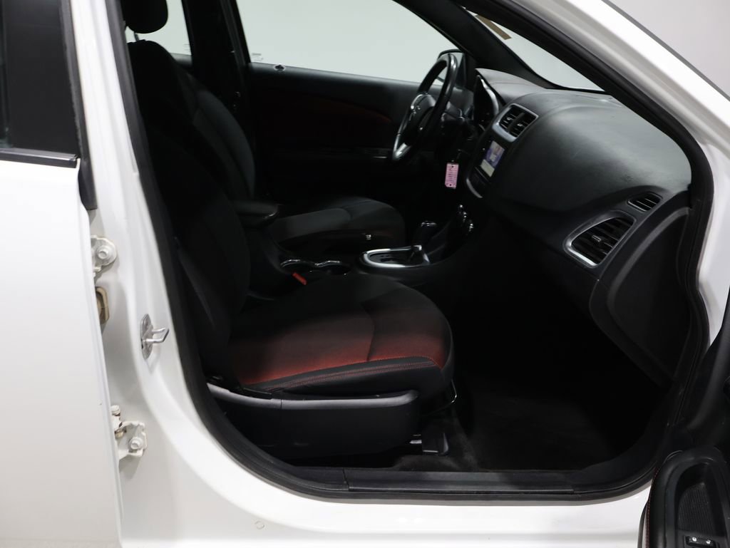 Used 2011 Dodge Avenger Heat image 22