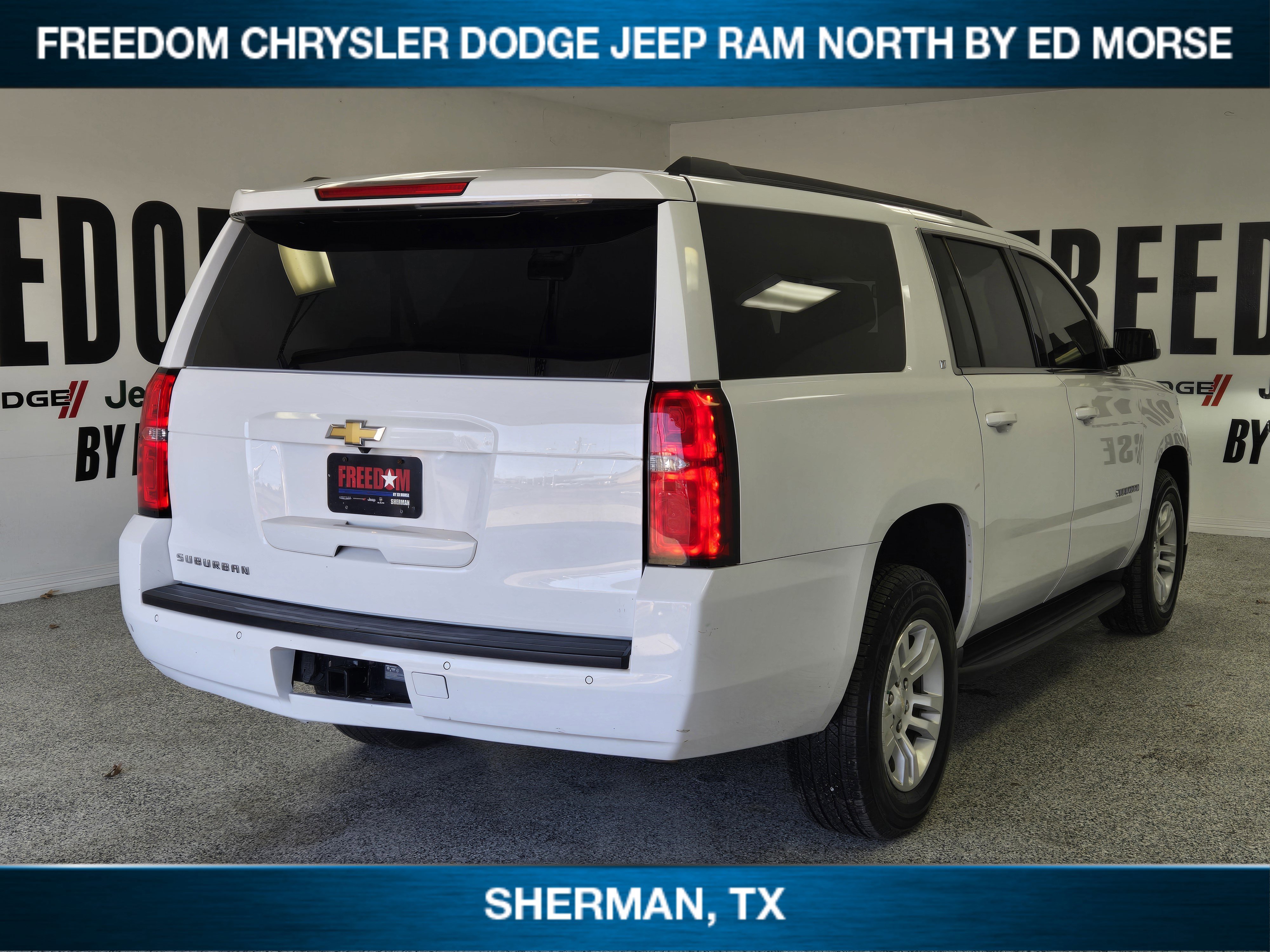 Used 2019 Chevrolet Suburban LT image 3