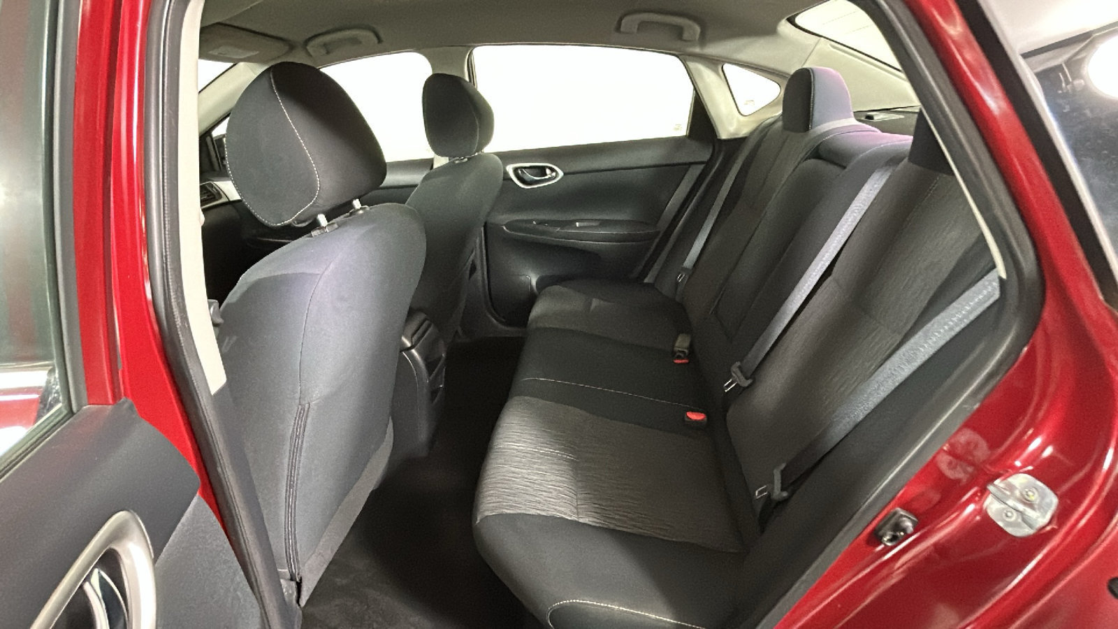 Used 2015 Nissan Sentra SV FWD image 33