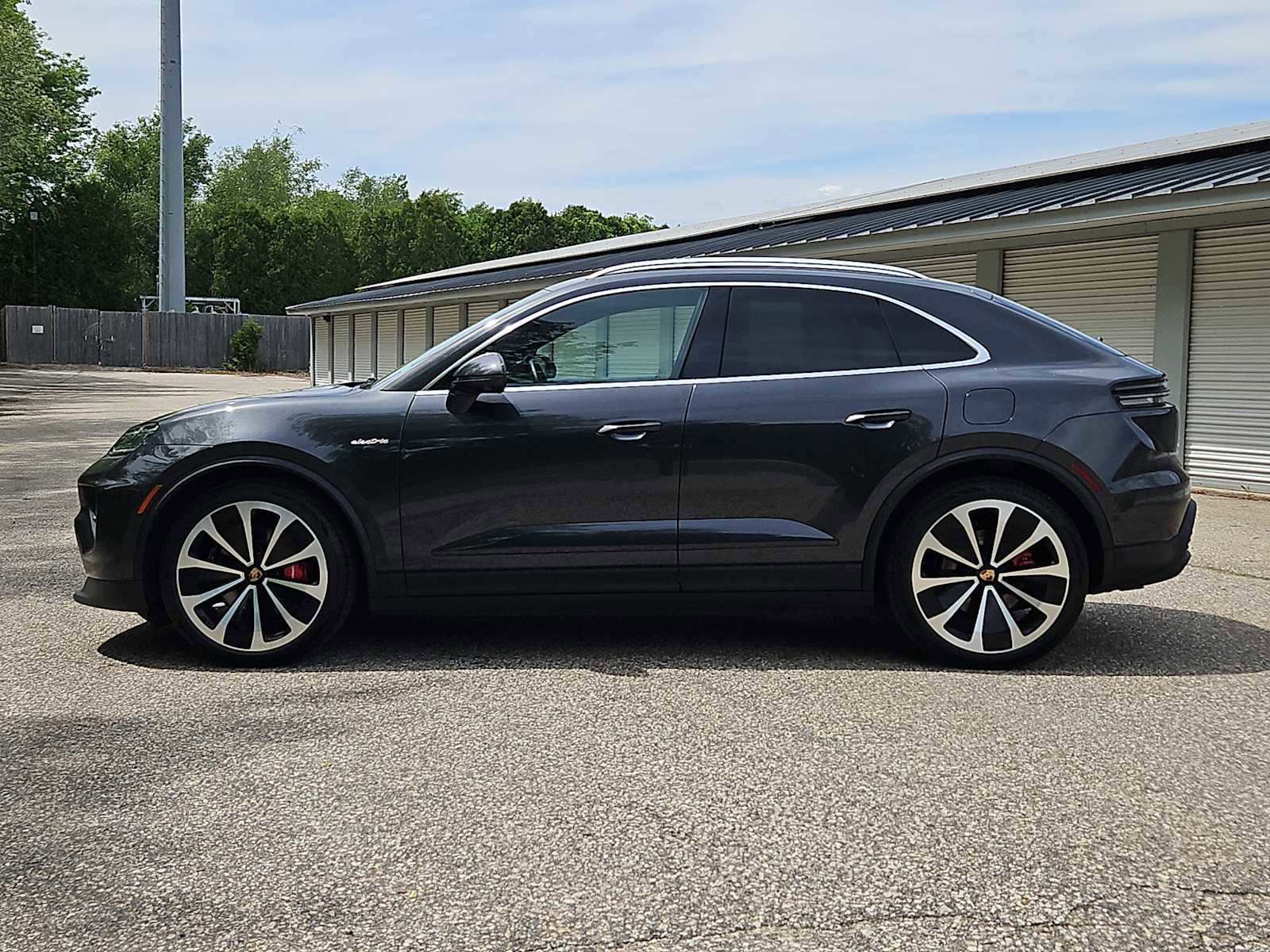Used 2025 Porsche Macan 4S Electric AWD/4WD image 4
