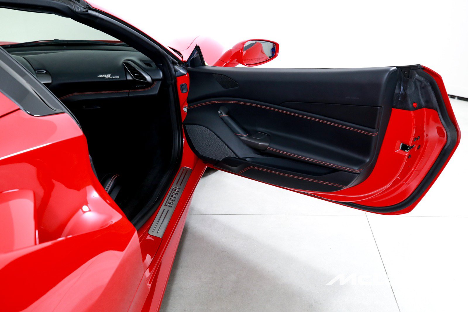 Used 2019 Ferrari 488 Spider RWD image 17