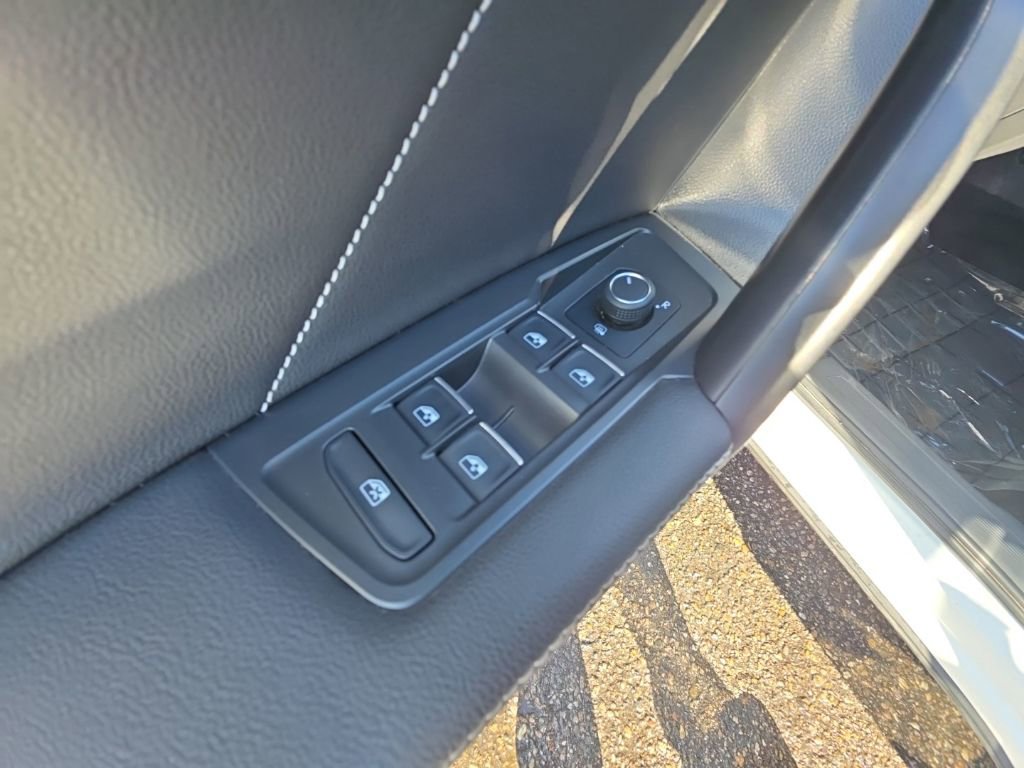 Certified 2022 Volkswagen Tiguan SE w/ Panoramic Sunroof Package image 12