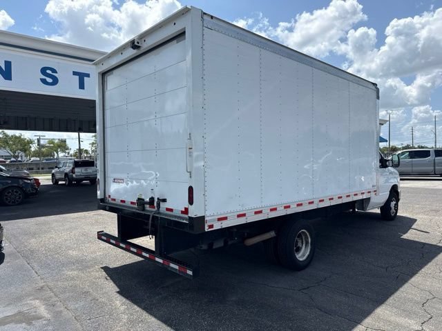 Certified 2024 Ford E-450 and Econoline 450 Super Duty w/ Driver's Safety Package RWD image 5