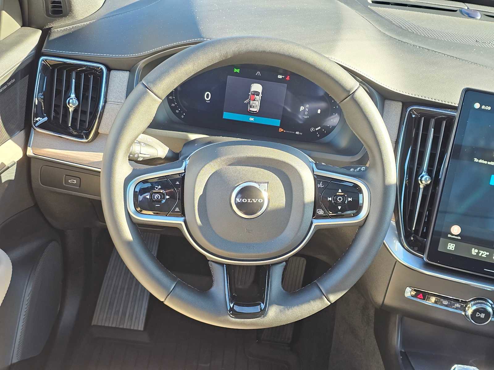 New 2026 Volvo XC90 B6 Plus w/ Protection Package Premier image 17