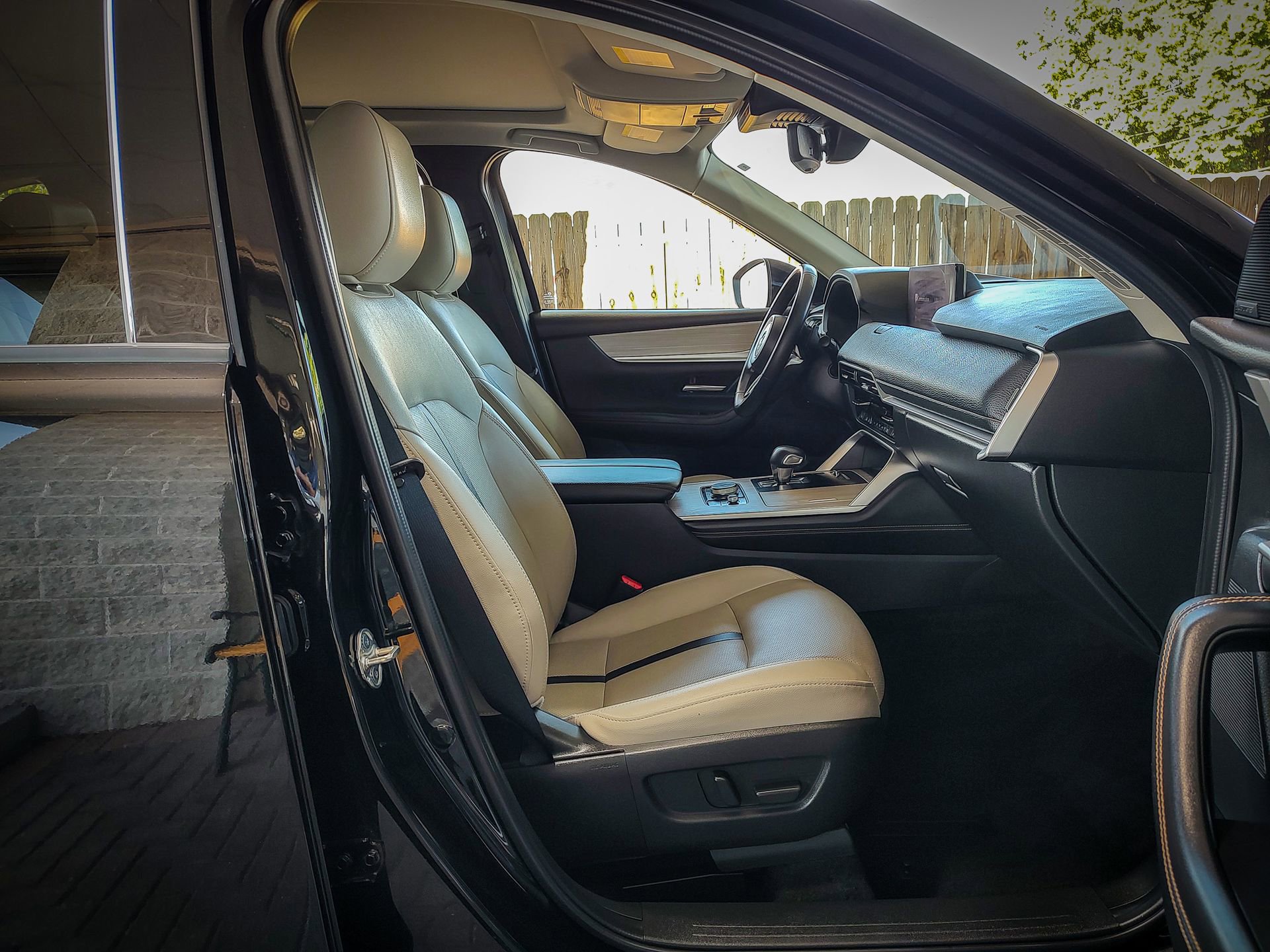 Used 2025 MAZDA CX-70 Plug-In Hybrid w/ Premium Pkg image 17