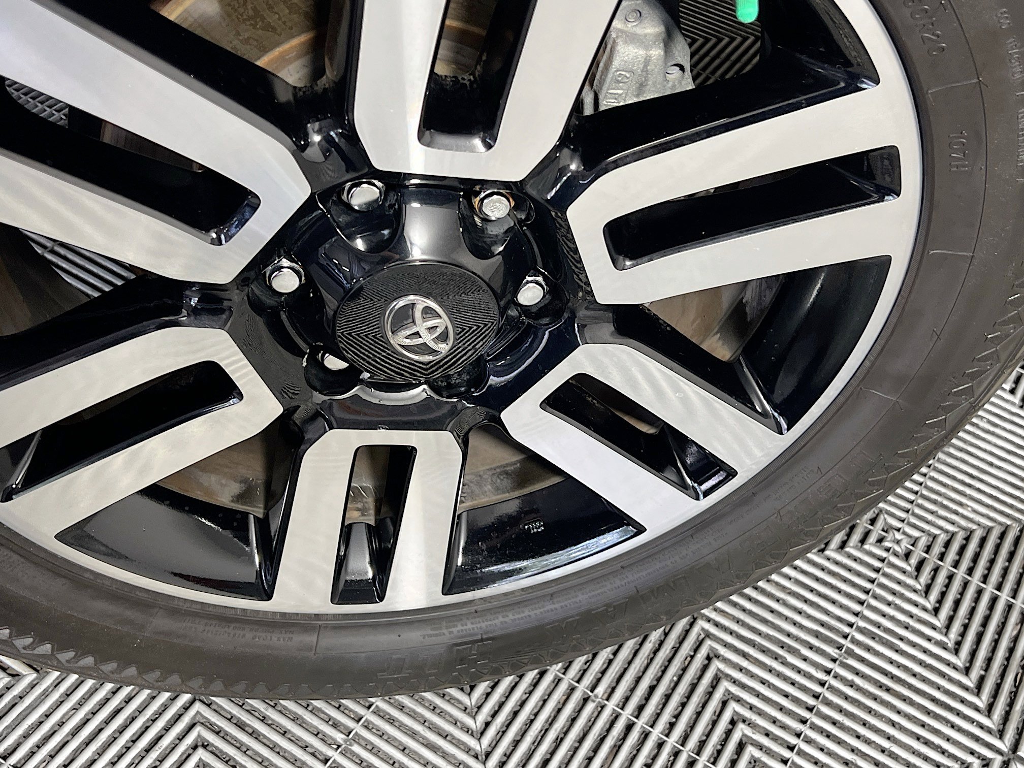 Used 2018 Toyota 4Runner Limited AWD/4WD image 14