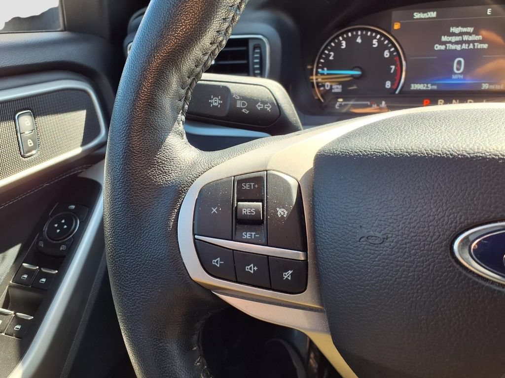 Used 2022 Ford Explorer XLT w/ Equipment Group 202A AWD/4WD image 18