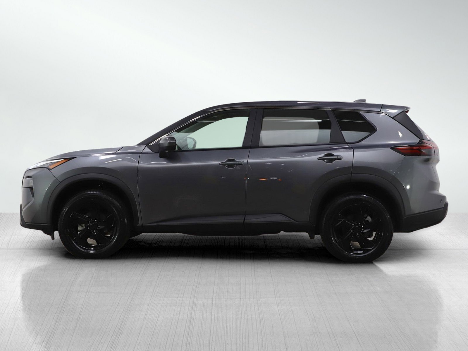 Used 2025 Nissan Rogue SV image 2