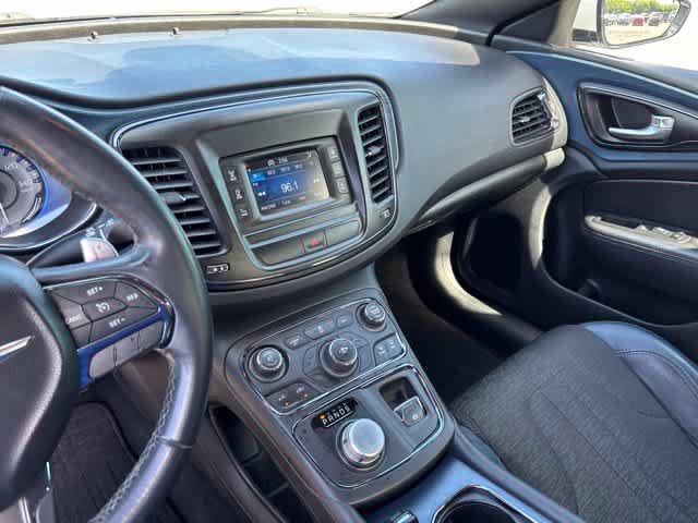 Used 2015 Chrysler 200 S FWD image 20