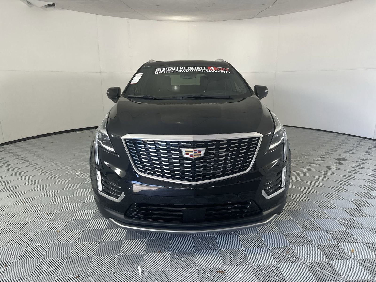 Used 2023 Cadillac XT5 Premium Luxury w/ Technology Package FWD image 3