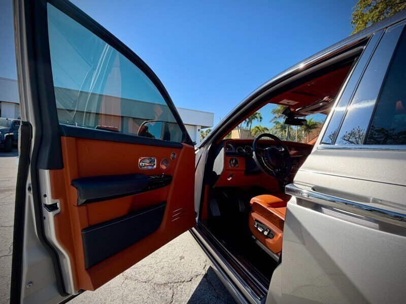Used 2018 Rolls-Royce Phantom Sedan RWD image 21