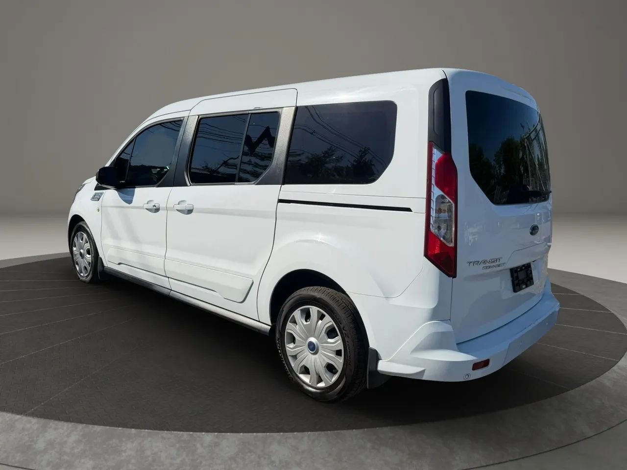Used 2022 Ford Transit Connect XLT FWD image 7