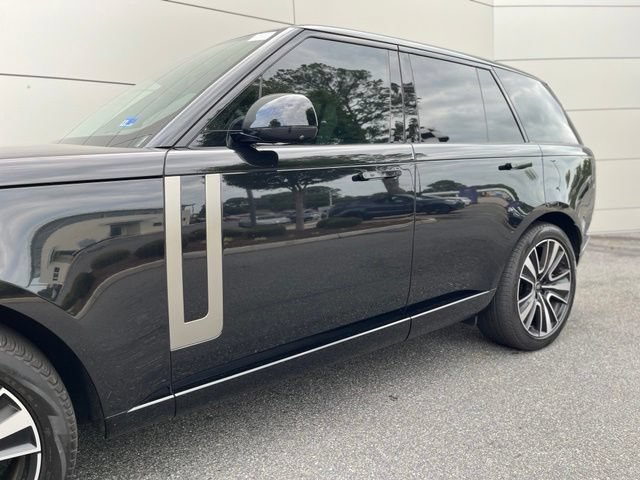 Used 2024 Land Rover Range Rover SE AWD/4WD image 3