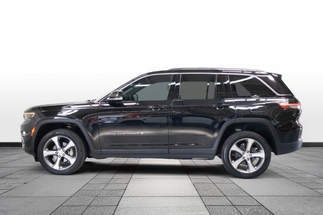Used 2023 Jeep Grand Cherokee Limited image 4