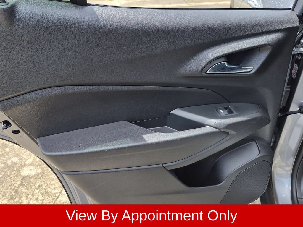 Used 2025 Chevrolet Trax LT w/ LT Convenience Package FWD image 25