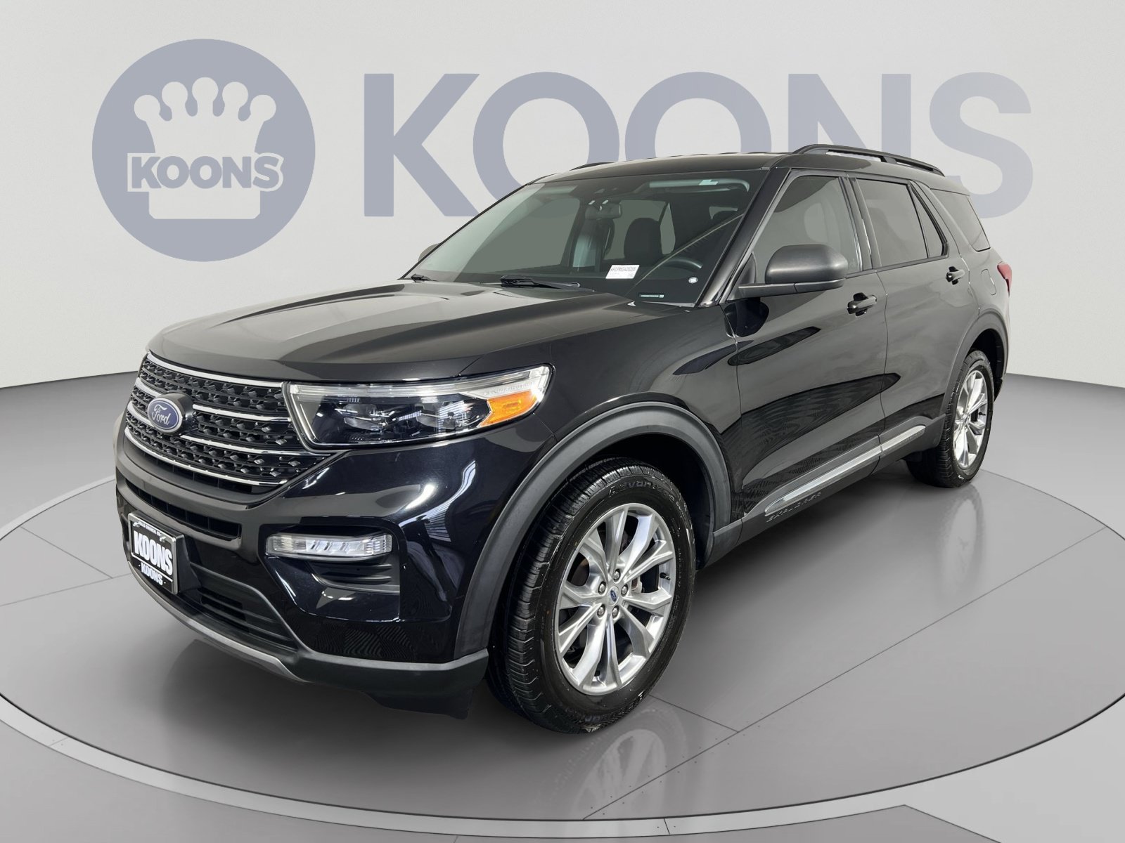 Certified 2021 Ford Explorer XLT w/ Equipment Group 202A AWD/4WD image 1