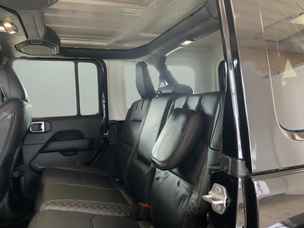 Used 2022 Jeep Wrangler Unlimited Sahara AWD/4WD image 32