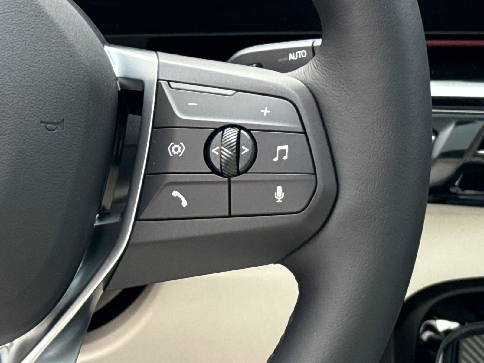 Used 2026 BMW X1 xDrive28i image 25