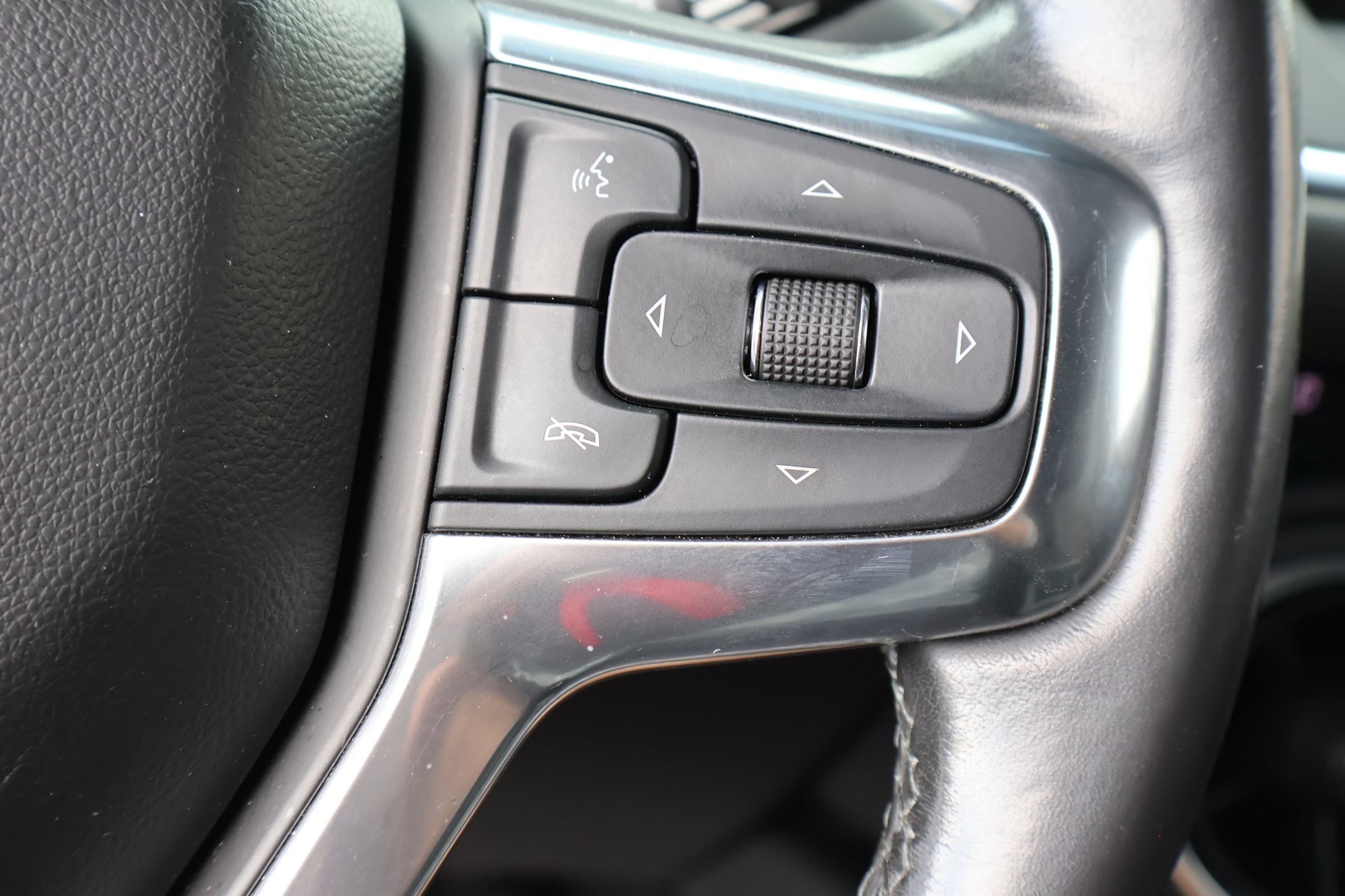 Used 2019 Chevrolet Blazer LT FWD image 24