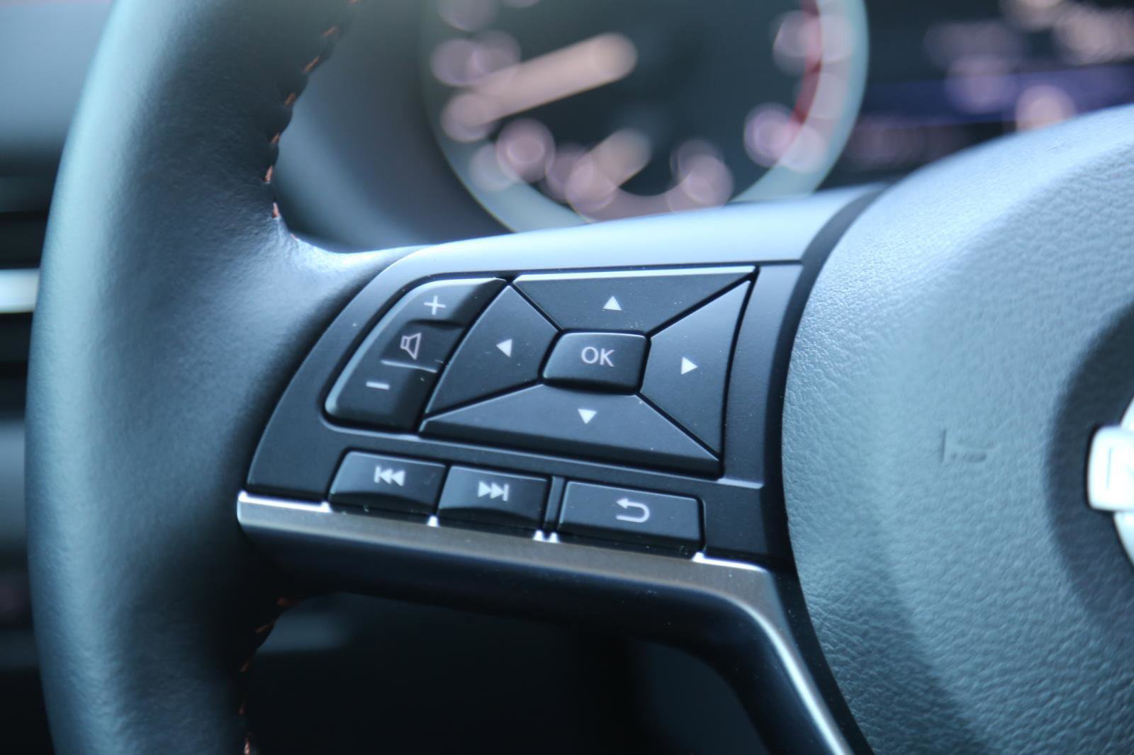 Used 2025 Nissan Sentra SR w/ SR Premium Package image 10