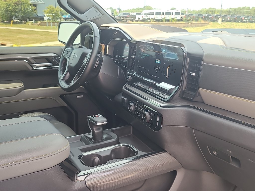 Used 2024 Chevrolet Silverado 1500 ZR2 w/ Technology Package AWD/4WD image 28