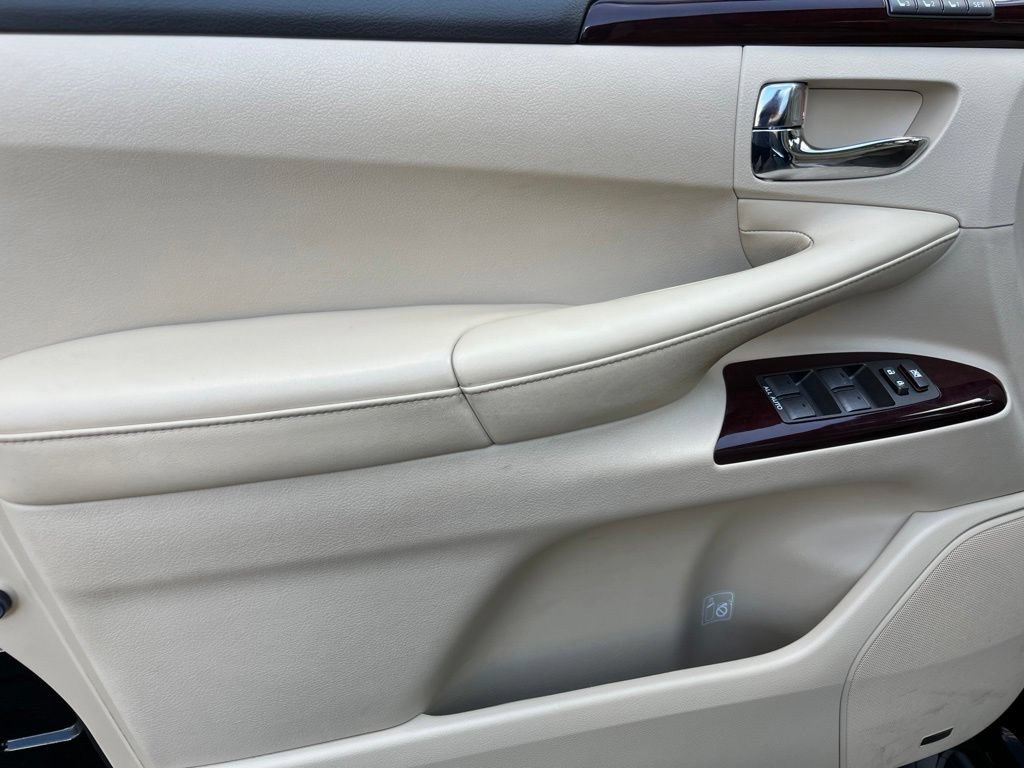 Used 2014 Lexus LX 570 4WD w/ Luxury Package image 23