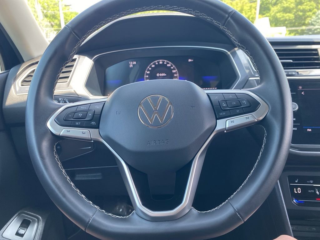 Used 2024 Volkswagen Tiguan SE image 27