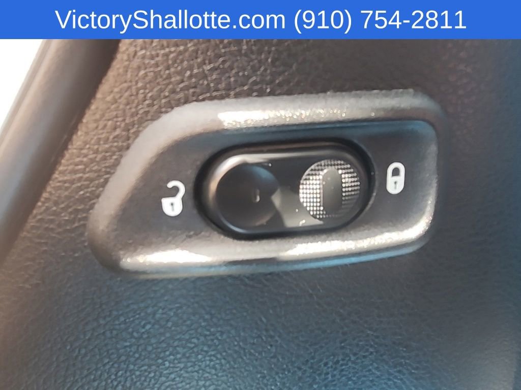 Used 2018 Jeep Wrangler Unlimited Sahara AWD/4WD image 13