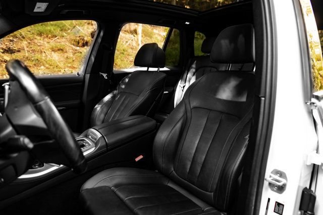 Used 2022 BMW X5 xDrive40i w/ M Sport Package AWD/4WD image 16