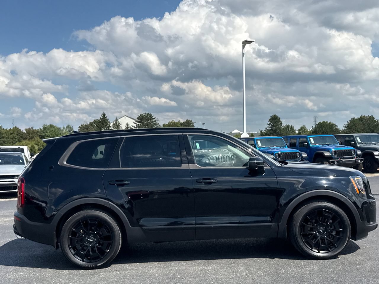 Used 2022 Kia Telluride EX w/ EX Premium Package AWD/4WD image 2